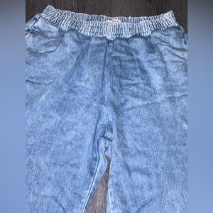 Good American pull on baggy jeans